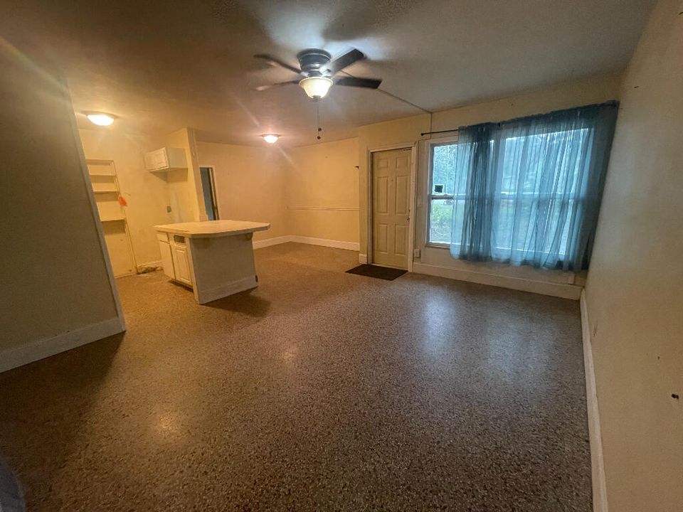 Recently Sold: $169,000 (1 beds, 1 baths, 1007 Square Feet)