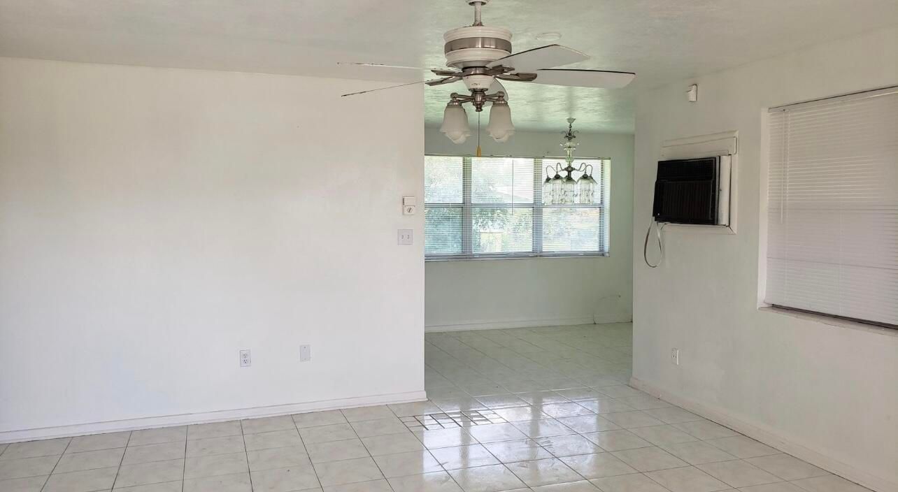 Recently Rented: $1,750 (3 beds, 2 baths, 1200 Square Feet)