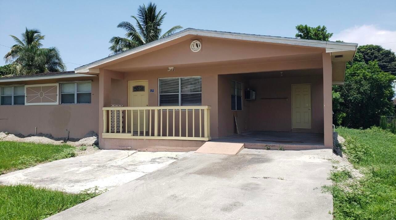 Recently Rented: $1,750 (3 beds, 2 baths, 1200 Square Feet)