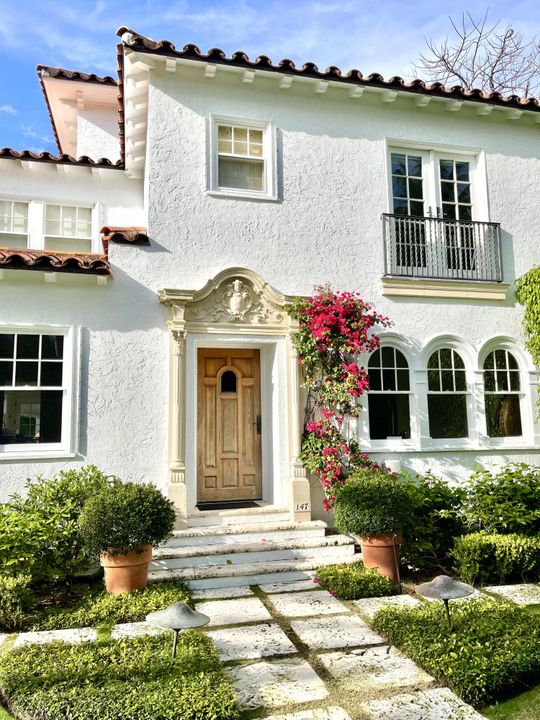Recently Sold: $16,995,000 (4 beds, 4 baths, 3935 Square Feet)