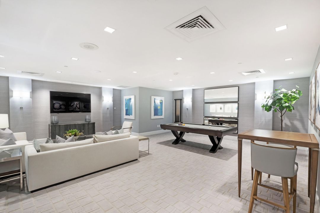 Recently Sold: $2,500,000 (3 beds, 3 baths, 3046 Square Feet)