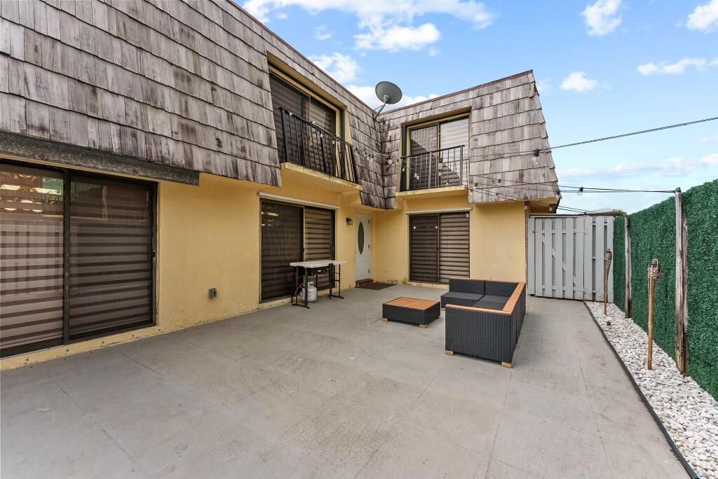 Vendido Recientemente: $299,000 (3 camas, 2 baños, 1540 Pies cuadrados)