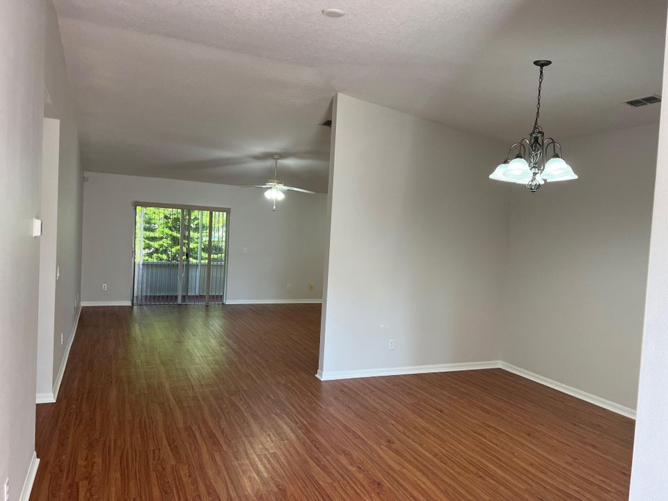 Recently Rented: $2,200 (3 beds, 2 baths, 1749 Square Feet)