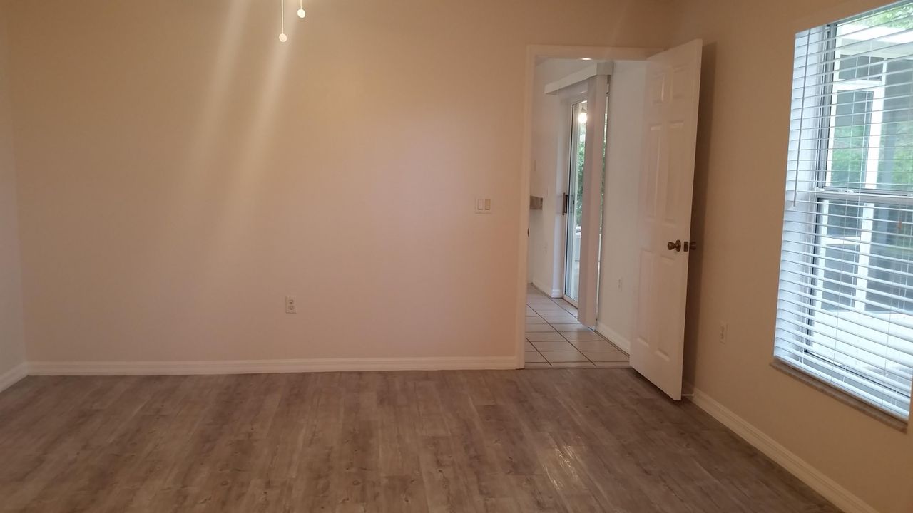 Recently Rented: $1,795 (3 beds, 2 baths, 1184 Square Feet)