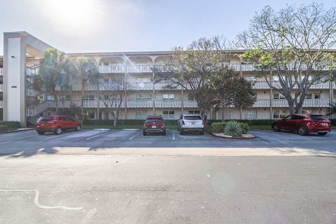 Recently Sold: $200,000 (2 beds, 2 baths, 1291 Square Feet)
