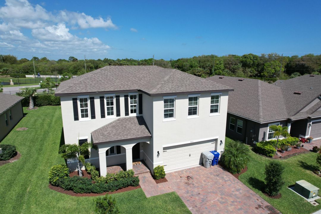 Vendido Recientemente: $461,900 (4 camas, 2 baños, 2500 Pies cuadrados)