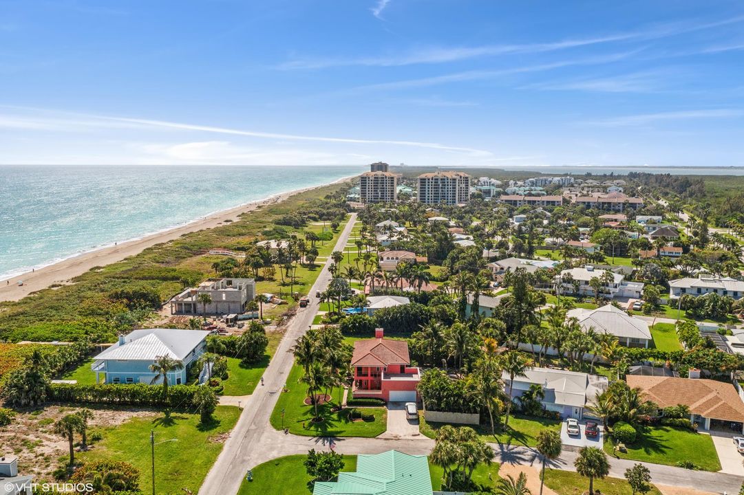 Recently Sold: $988,000 (3 beds, 2 baths, 2000 Square Feet)
