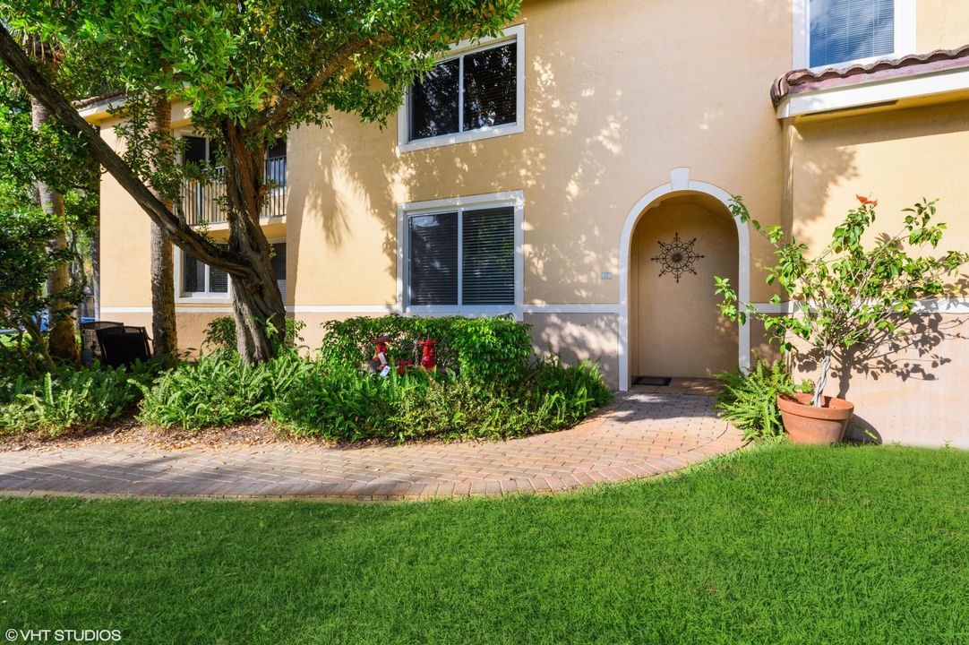 Recently Sold: $365,000 (2 beds, 2 baths, 1065 Square Feet)