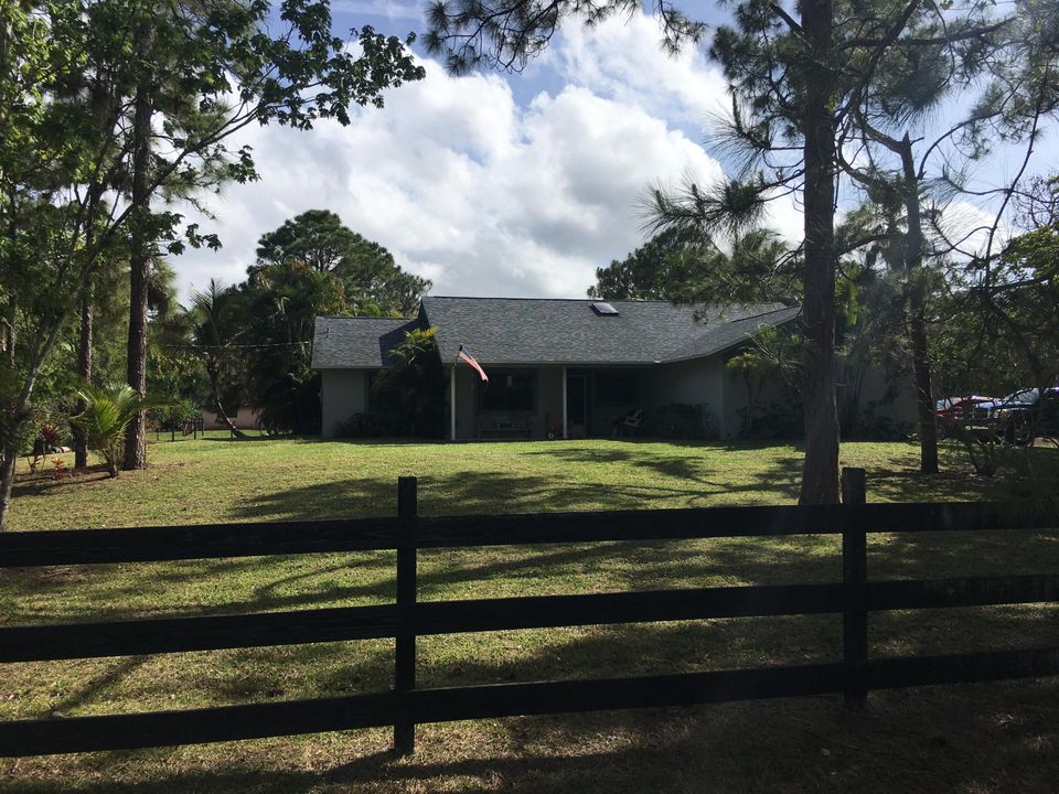 Vendido Recientemente: $729,000 (4 camas, 2 baños, 1835 Pies cuadrados)