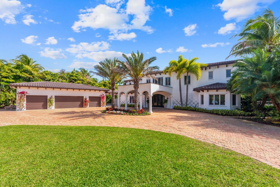 Recently Sold: $15,900,000 (6 beds, 6 baths, 7334 Square Feet)