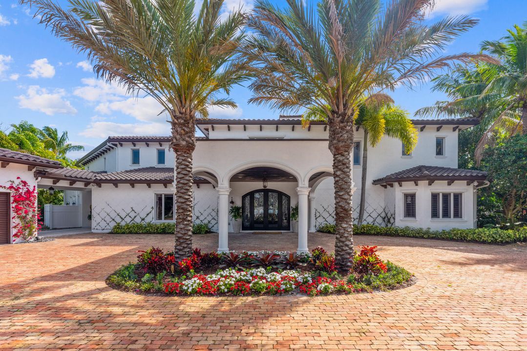 Recently Sold: $15,900,000 (6 beds, 6 baths, 7334 Square Feet)