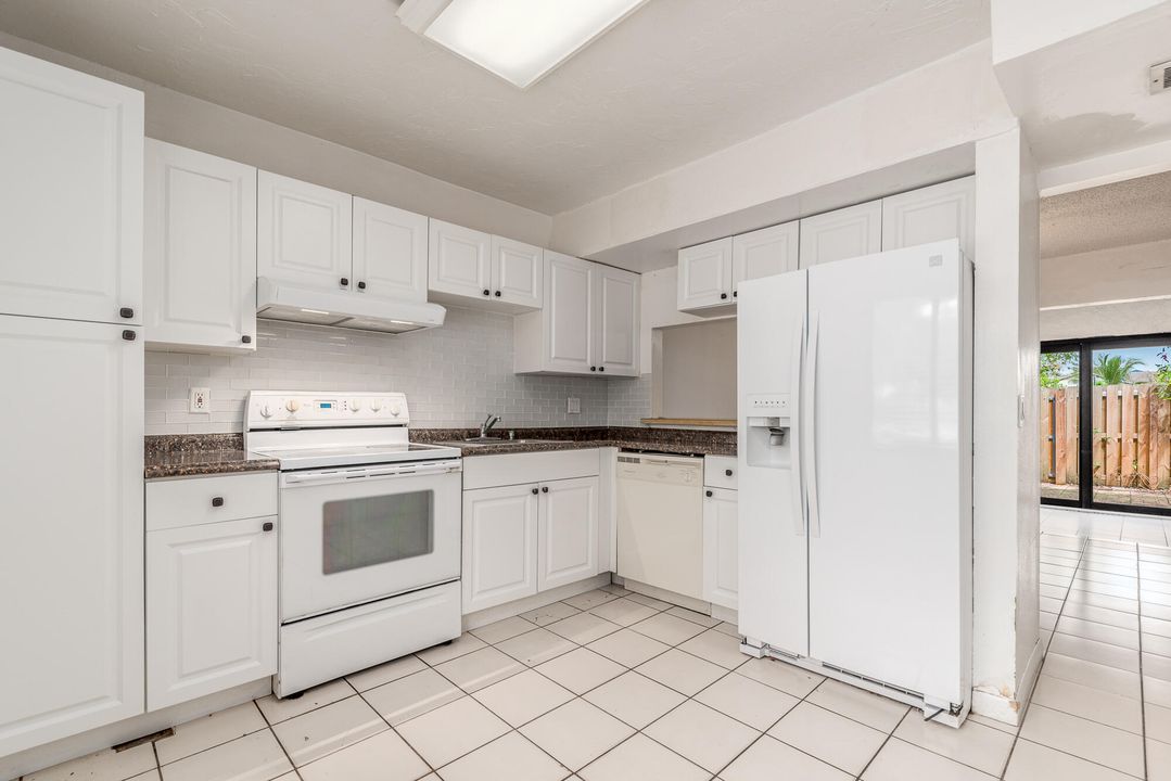 Recently Sold: $350,000 (3 beds, 2 baths, 1128 Square Feet)