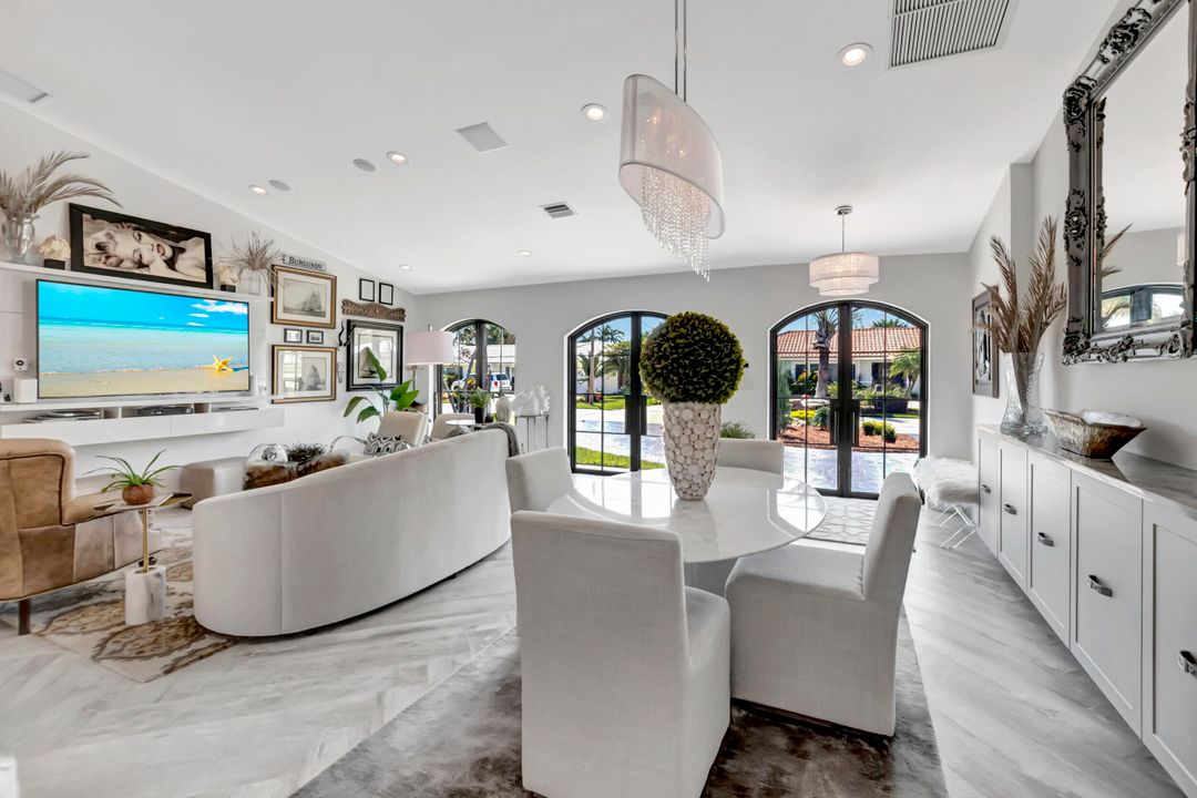 Recently Sold: $2,300,000 (3 beds, 2 baths, 1640 Square Feet)