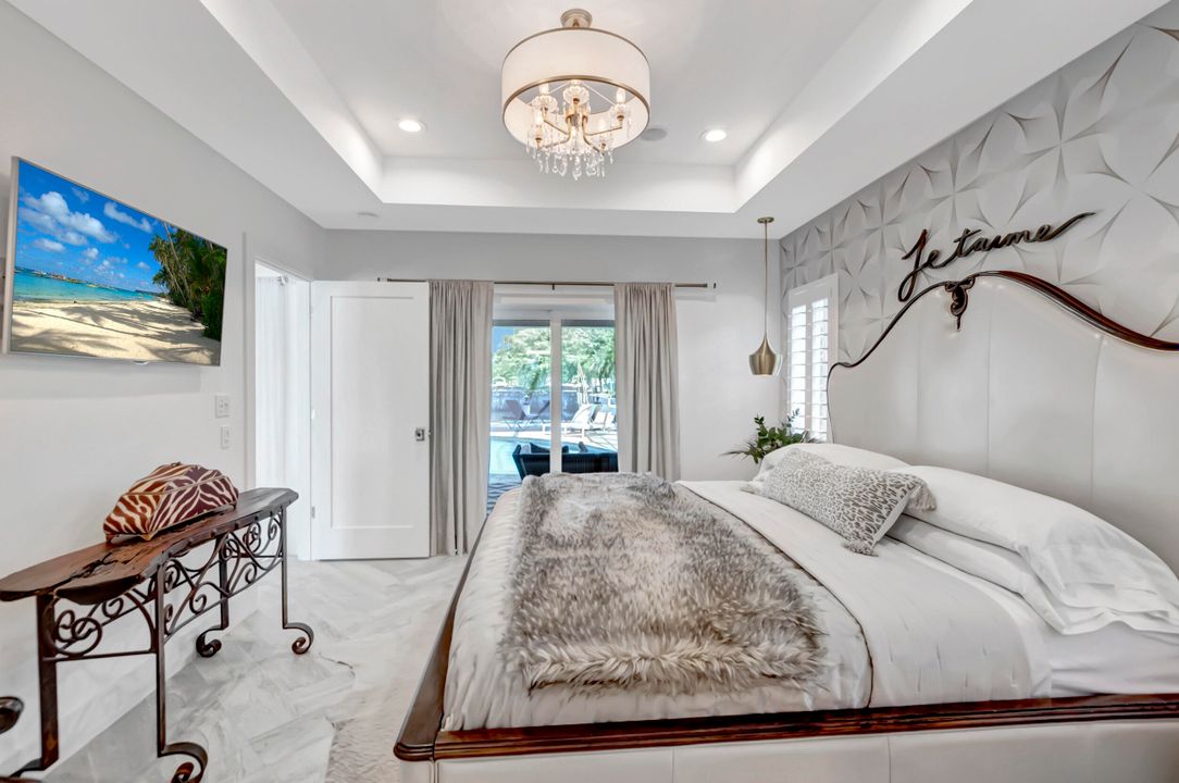 Recently Sold: $2,300,000 (3 beds, 2 baths, 1640 Square Feet)