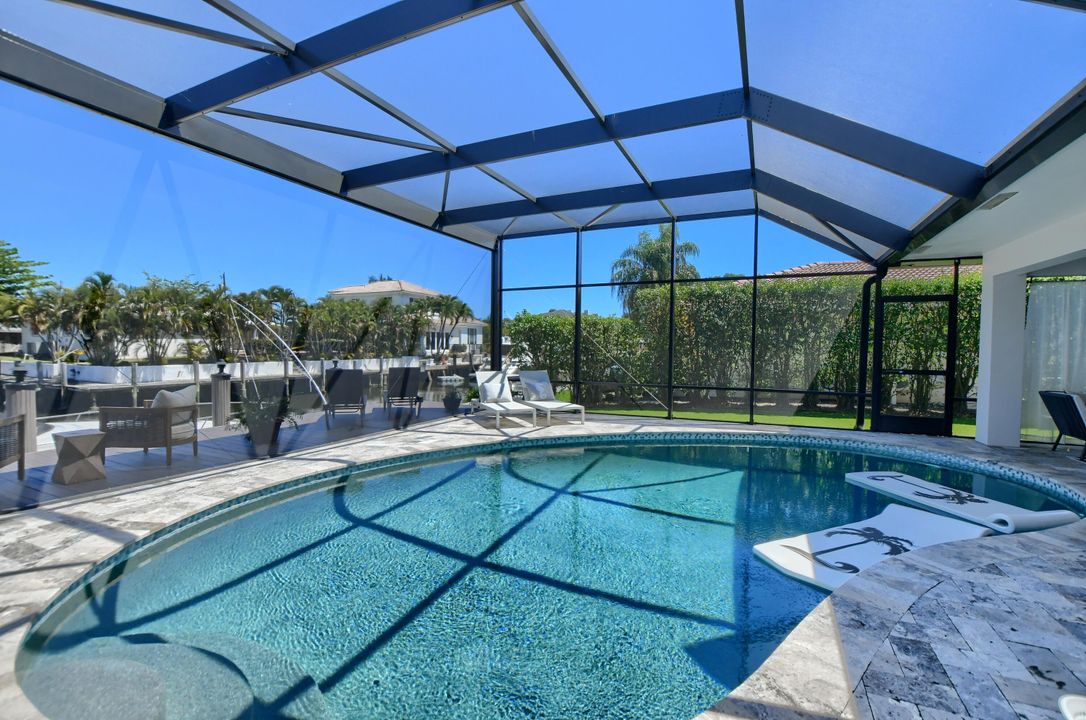 Recently Sold: $2,300,000 (3 beds, 2 baths, 1640 Square Feet)