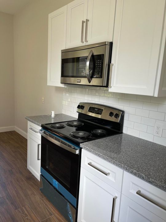 Recently Rented: $4,250 (3 beds, 2 baths, 2017 Square Feet)