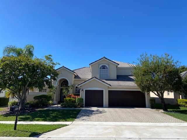 Recently Sold: $1,050,000 (5 beds, 3 baths, 3367 Square Feet)