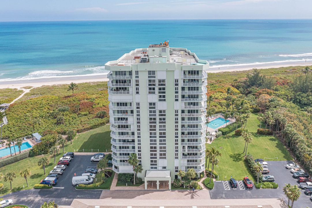 Recently Sold: $699,000 (2 beds, 2 baths, 1439 Square Feet)