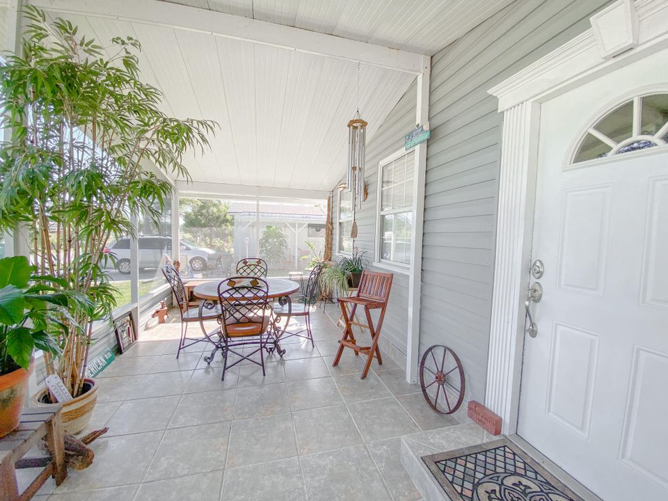 Recently Sold: $171,000 (2 beds, 2 baths, 1104 Square Feet)