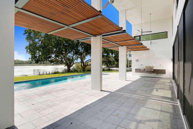 Vendido Recientemente: $4,350,000 (5 camas, 4 baños, 3606 Pies cuadrados)