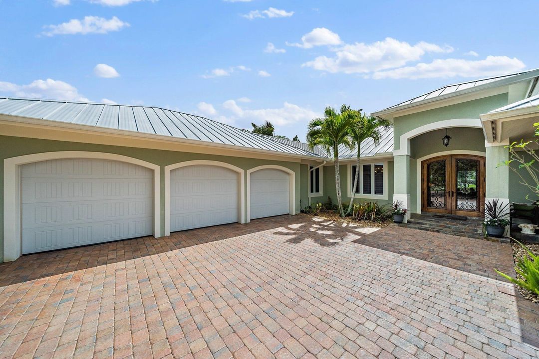 Recently Sold: $1,999,999 (4 beds, 3 baths, 3347 Square Feet)