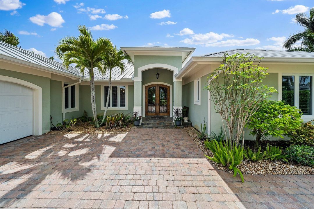 Recently Sold: $1,999,999 (4 beds, 3 baths, 3347 Square Feet)