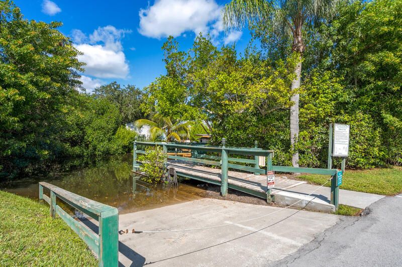 Active With Contract: $175,000 (2 beds, 2 baths, 913 Square Feet)