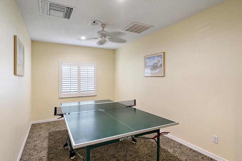 Active With Contract: $175,000 (2 beds, 2 baths, 913 Square Feet)