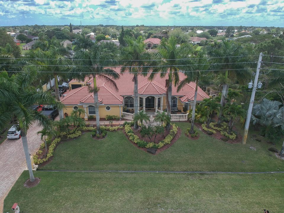 Recently Sold: $999,998 (4 beds, 4 baths, 4644 Square Feet)