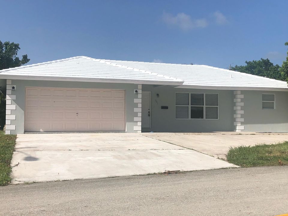 Recently Rented: $3,650 (4 beds, 2 baths, 1793 Square Feet)