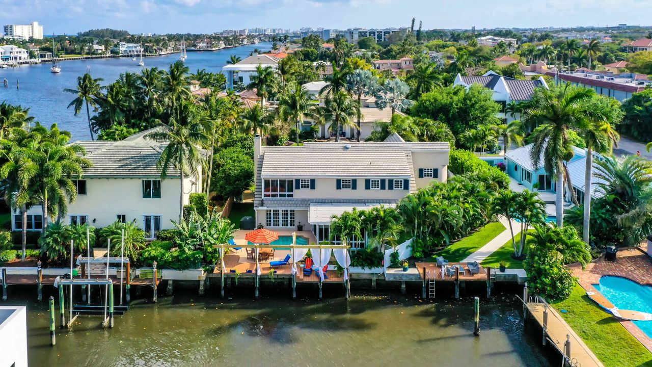 Recently Sold: $3,250,000 (4 beds, 3 baths, 3054 Square Feet)