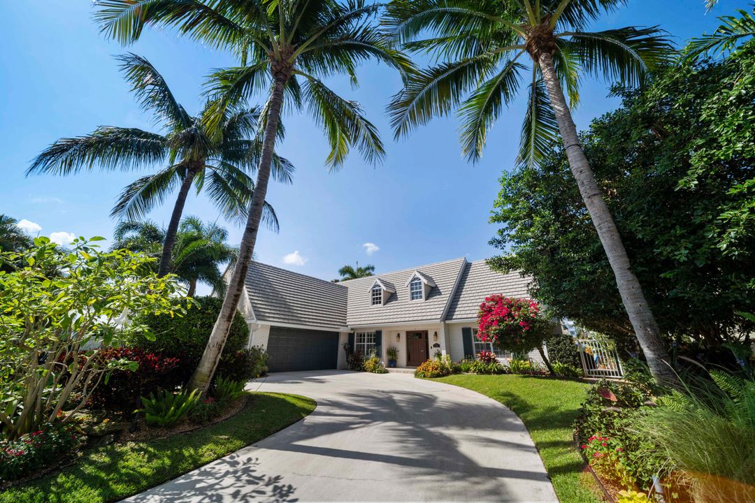 Recently Sold: $3,250,000 (4 beds, 3 baths, 3054 Square Feet)