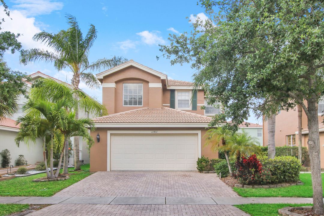 Recently Sold: $535,000 (5 beds, 3 baths, 2677 Square Feet)