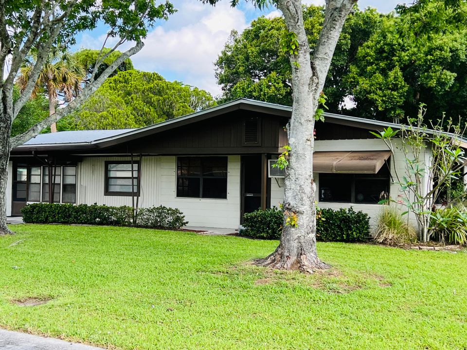 最近售出: $215,000 (4 贝兹, 2 浴室, 1711 平方英尺)