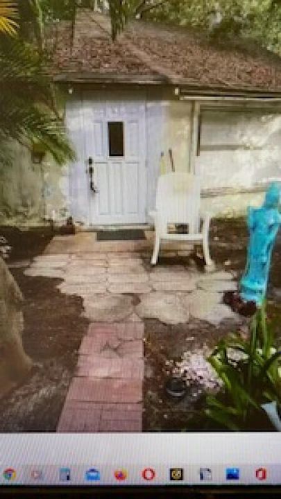 Recently Sold: $460,000 (2 beds, 1 baths, 897 Square Feet)