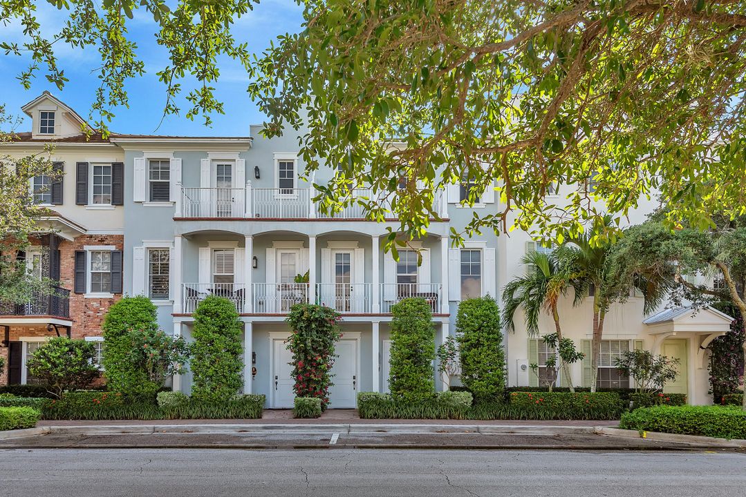 Recently Sold: $1,775,000 (3 beds, 3 baths, 2154 Square Feet)