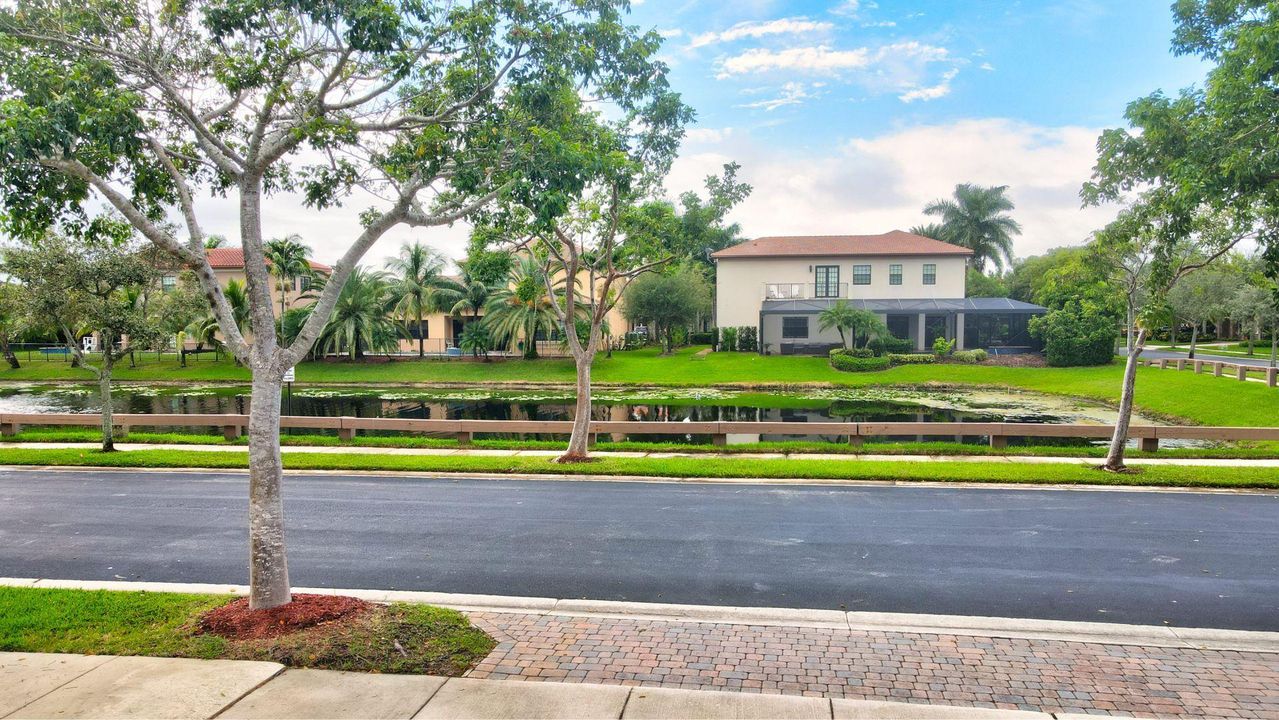 Recently Sold: $1,350,000 (5 beds, 4 baths, 4323 Square Feet)