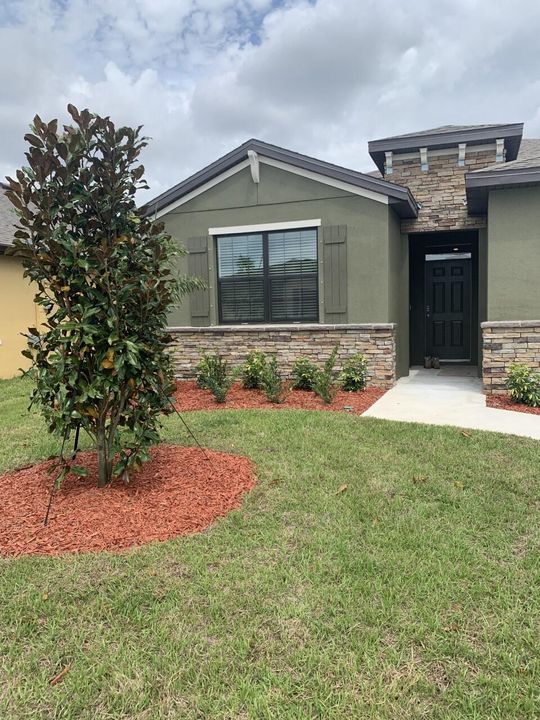 Recently Rented: $2,800 (4 beds, 2 baths, 2034 Square Feet)