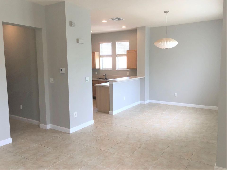 Recently Rented: $2,500 (2 beds, 2 baths, 1357 Square Feet)