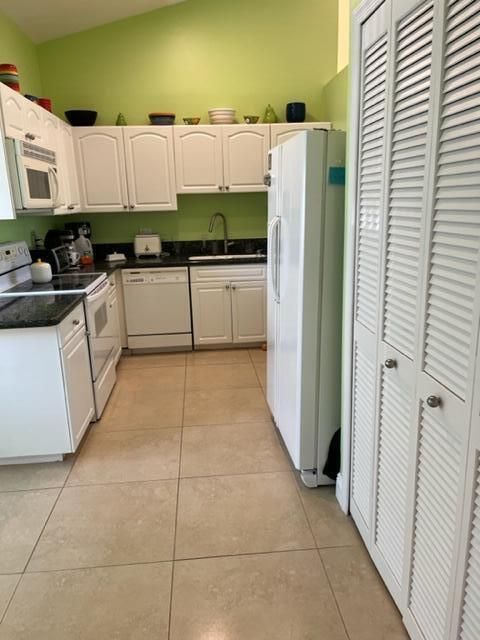 Recently Rented: $3,300 (2 beds, 2 baths, 1264 Square Feet)