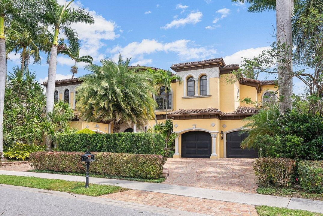 Recently Sold: $7,100,000 (6 beds, 5 baths, 7767 Square Feet)