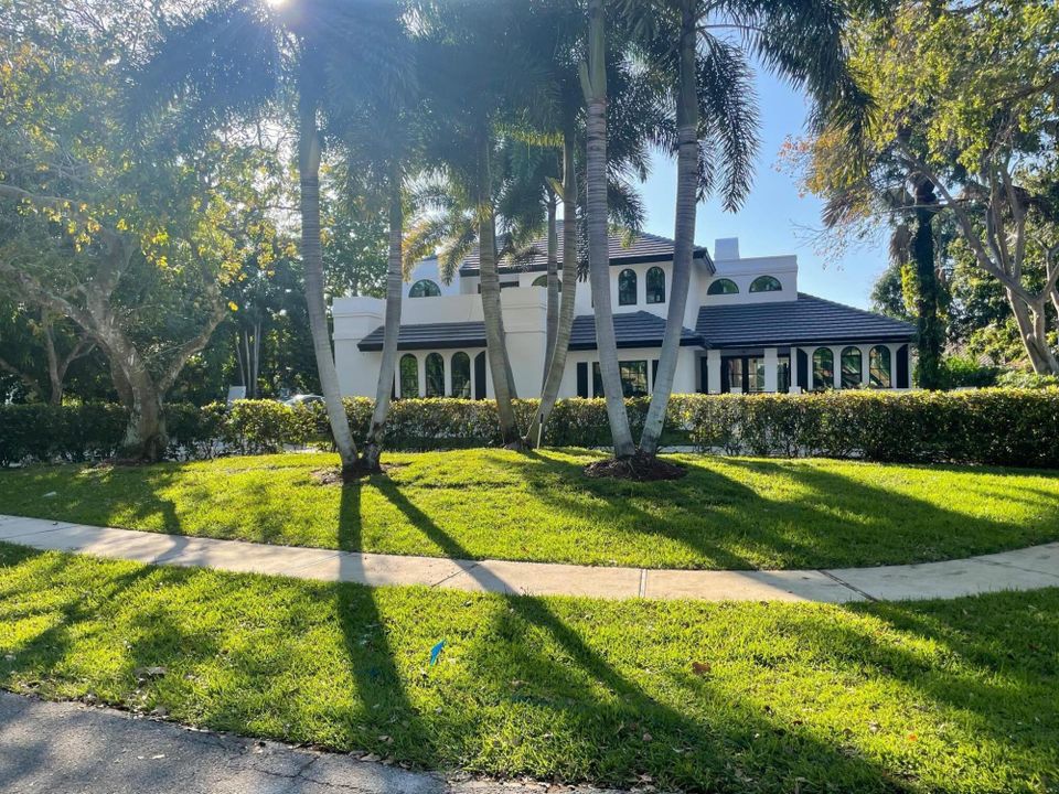 Recently Sold: $2,990,000 (5 beds, 4 baths, 4288 Square Feet)
