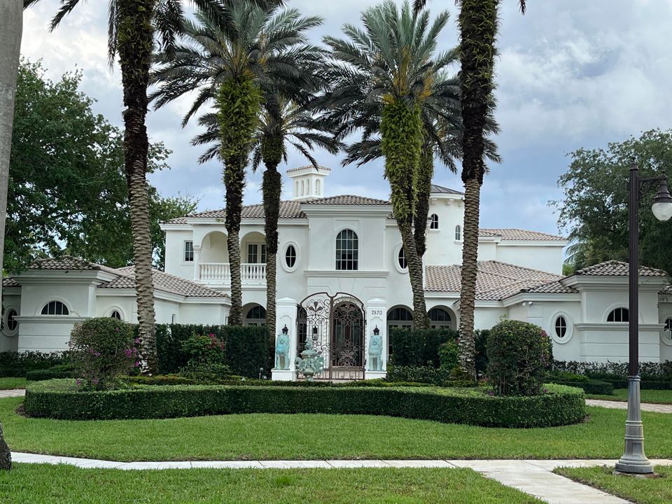 Recently Sold: $4,200,000 (5 beds, 7 baths, 7341 Square Feet)