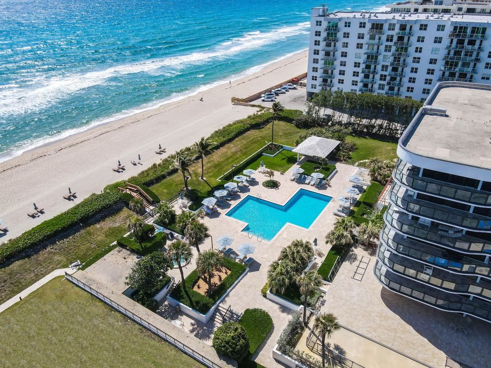 Recently Sold: $1,995,000 (2 beds, 2 baths, 1886 Square Feet)