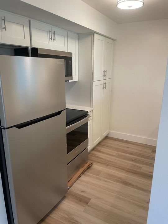 Active With Contract: $3,500 (3 beds, 2 baths, 1438 Square Feet)