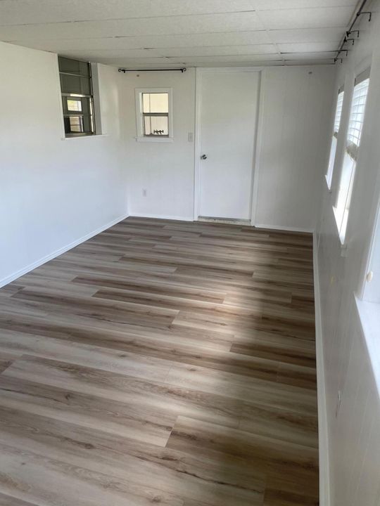 Active With Contract: $3,500 (3 beds, 2 baths, 1438 Square Feet)