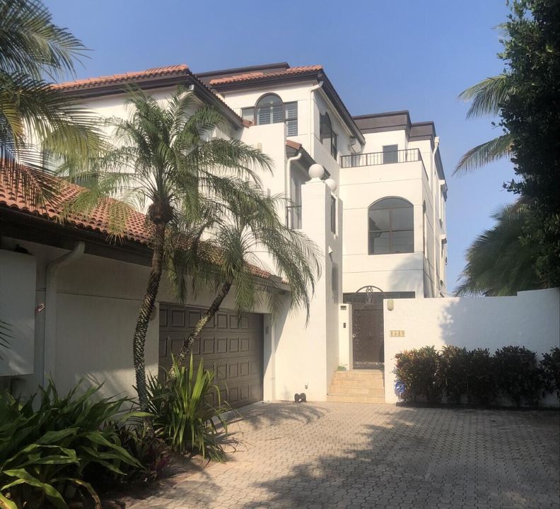 Recently Sold: $5,850,000 (4 beds, 4 baths, 4082 Square Feet)