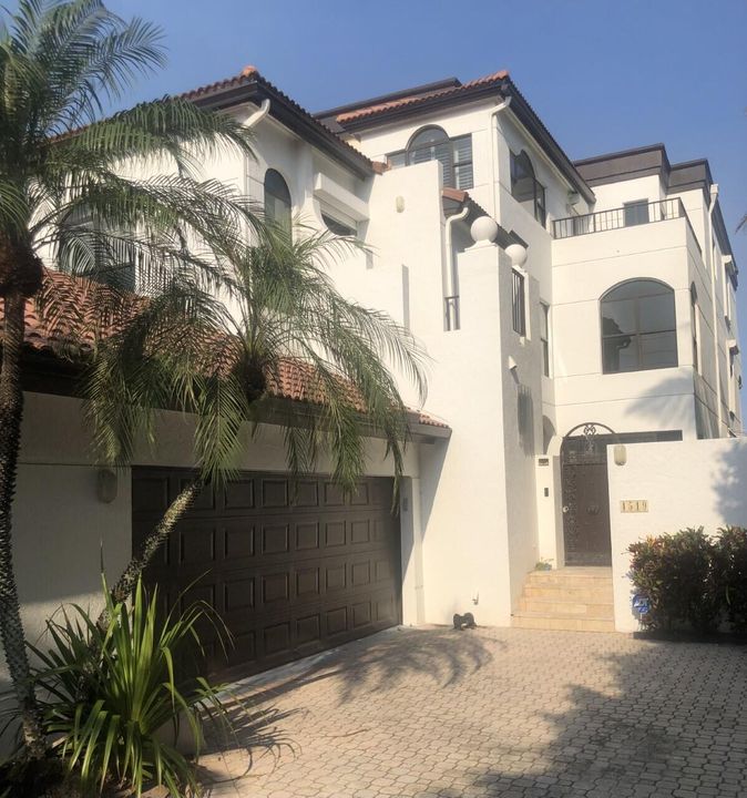 Recently Sold: $5,850,000 (4 beds, 4 baths, 4082 Square Feet)