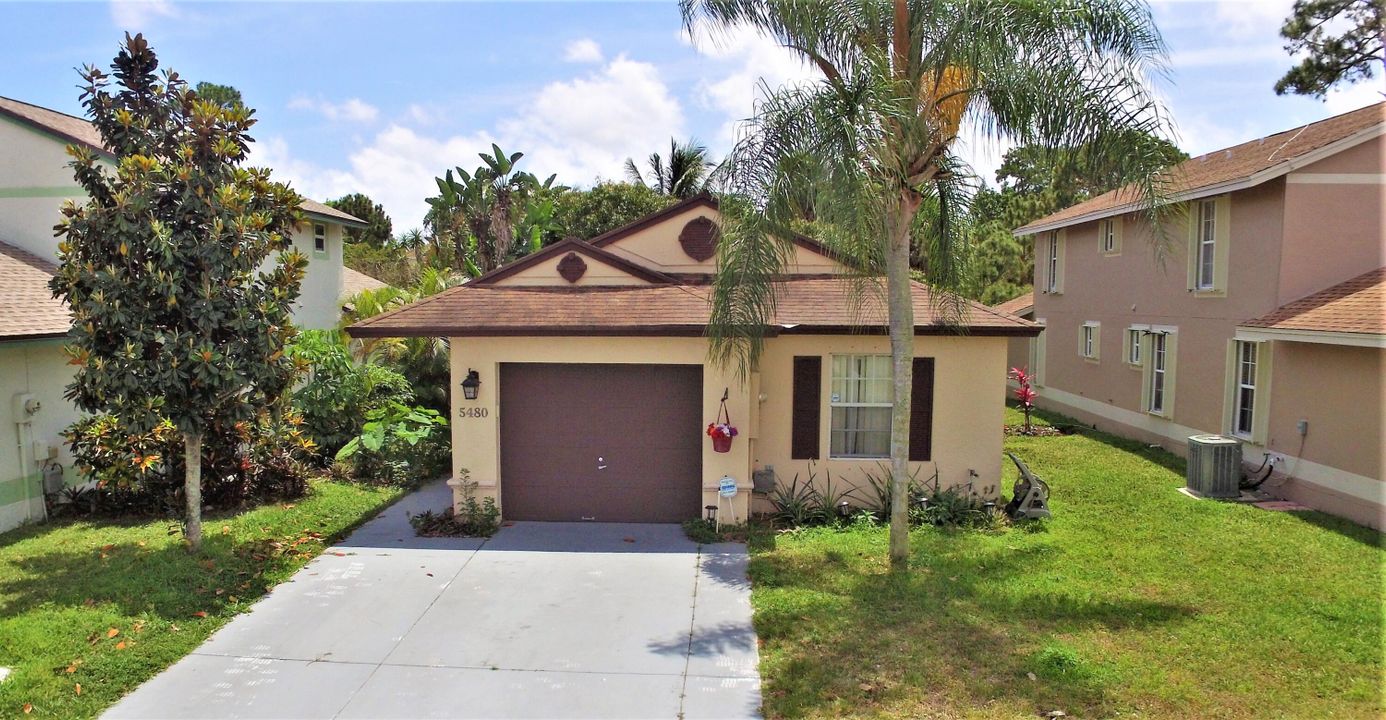 Recently Sold: $380,000 (3 beds, 2 baths, 1241 Square Feet)