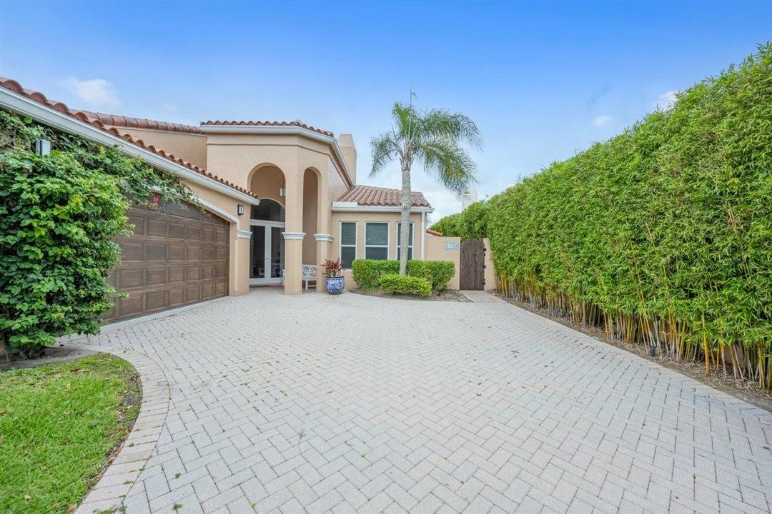 Recently Sold: $2,200,000 (3 beds, 3 baths, 2101 Square Feet)